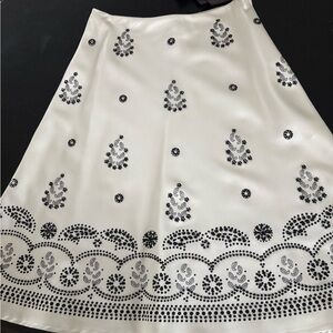 White House black market White Embroidered A-Line Skirt